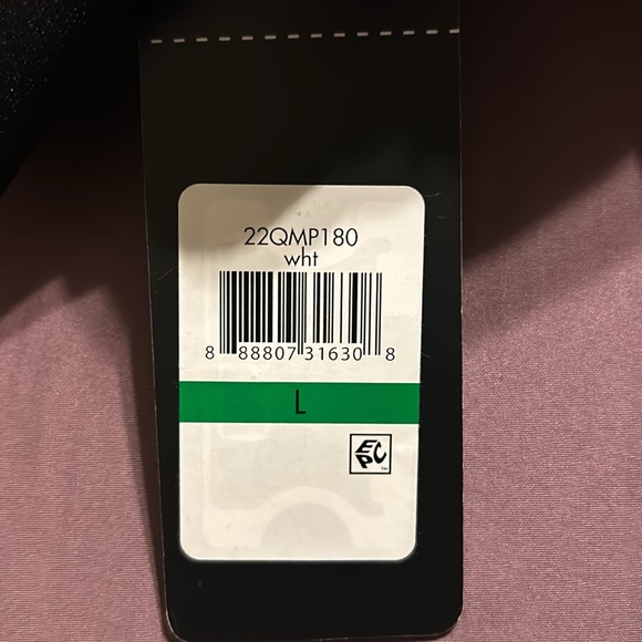 Guess Women’s Puffer Jacket. Size Large. White. Brand new. - Picture 5 of 5